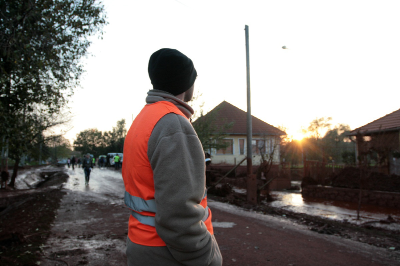 Illustration for article titled Revisiting the Small Village That Was Completely Devastated By Toxic Red Sludge